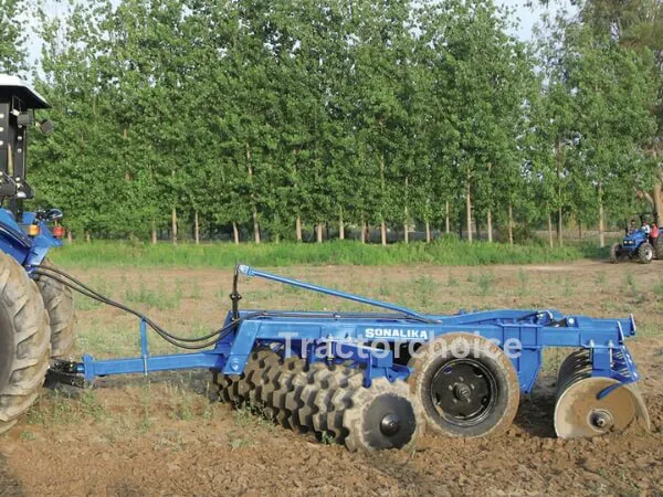 SONALIKA-DISC HARROW HYDRAULIC TRAILED TYPE WITH TYRES Image