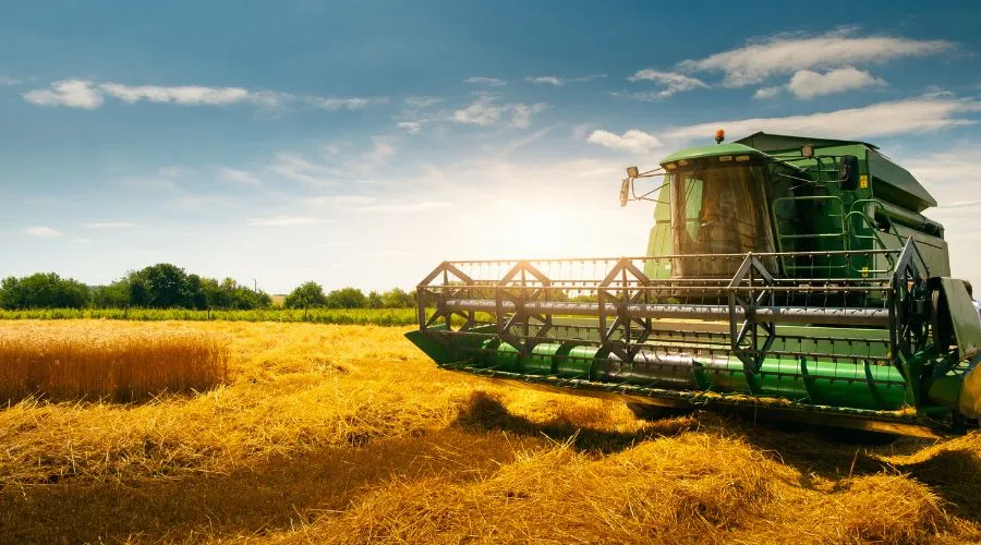 गेंहू कटाई को आसान बनाने के लिए कंबाइन हार्वेस्टर पर भारी छूट  Image
