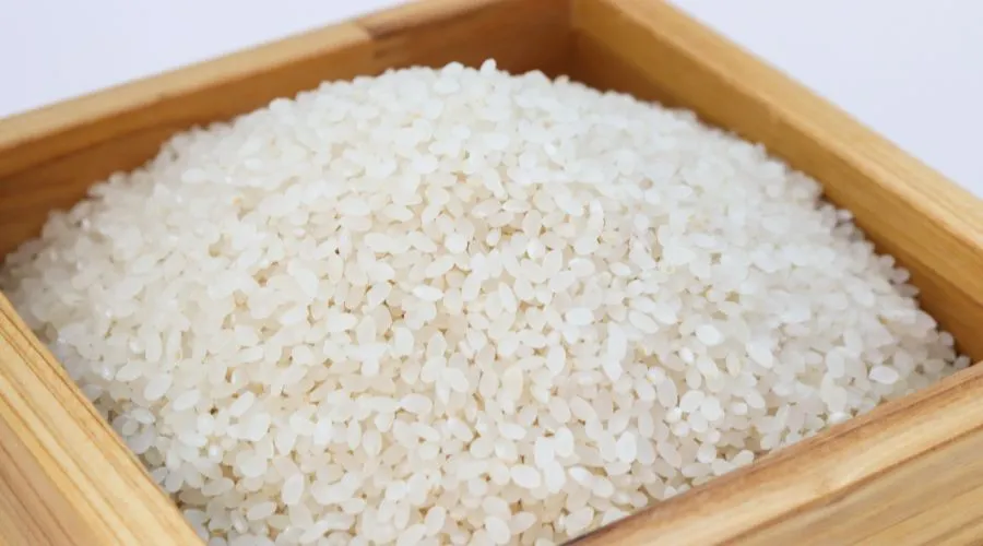 white rice in wooden square box